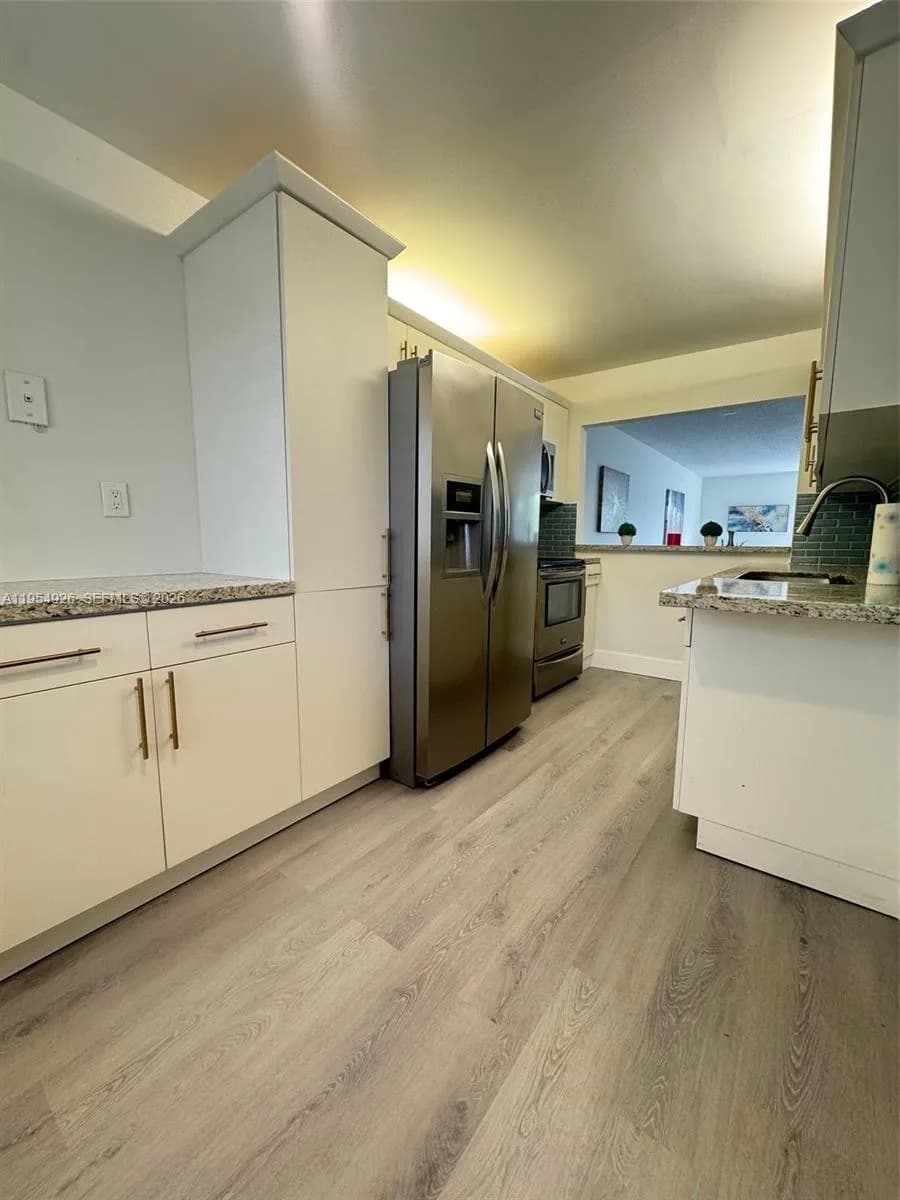 163 Lakeview Dr # 204, Weston FL 33326