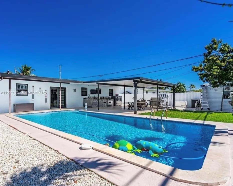 9830 Bahama Dr, Cutler Bay FL 33189