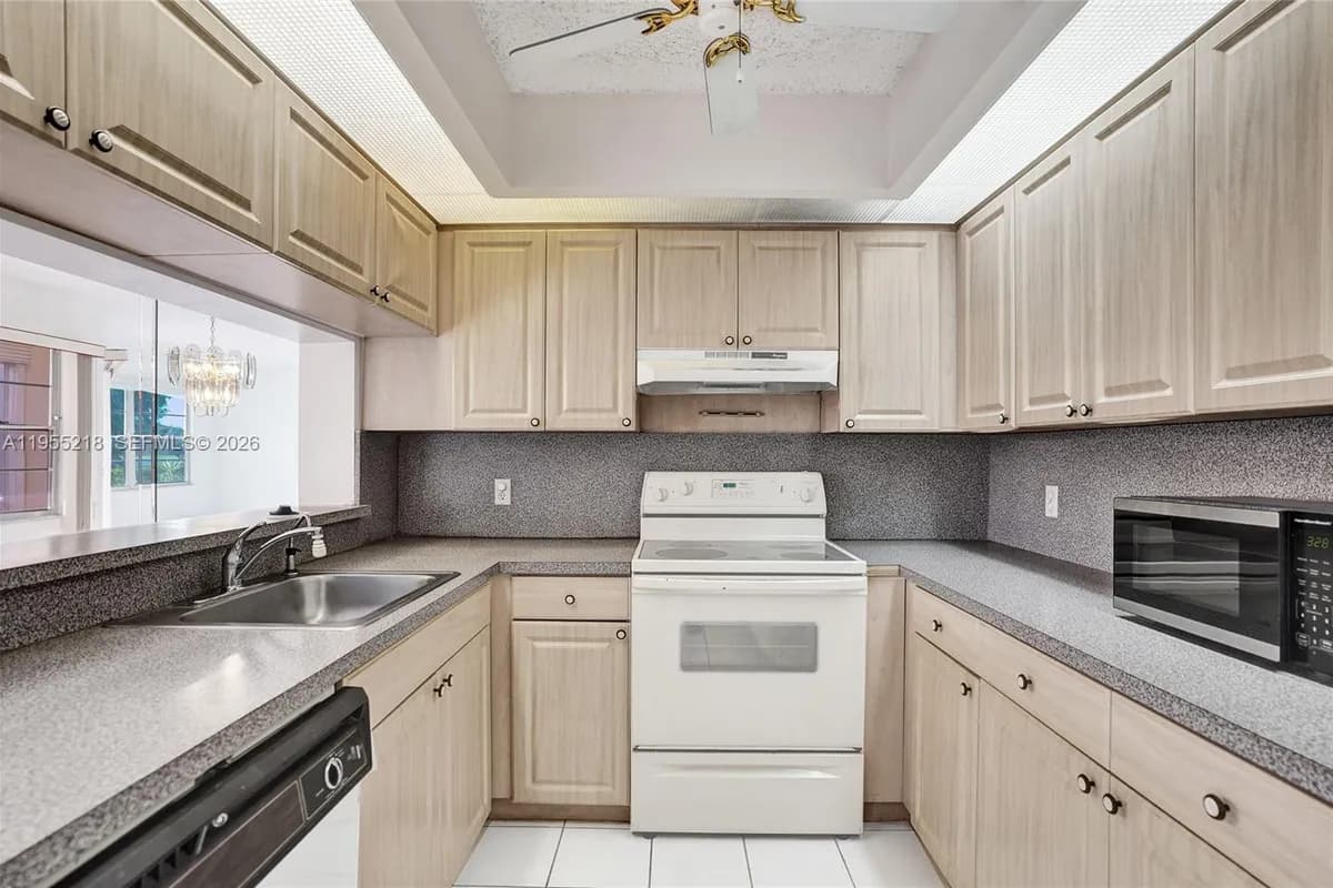 900 SW 128th Ave # 103D, Pembroke Pines FL 33027