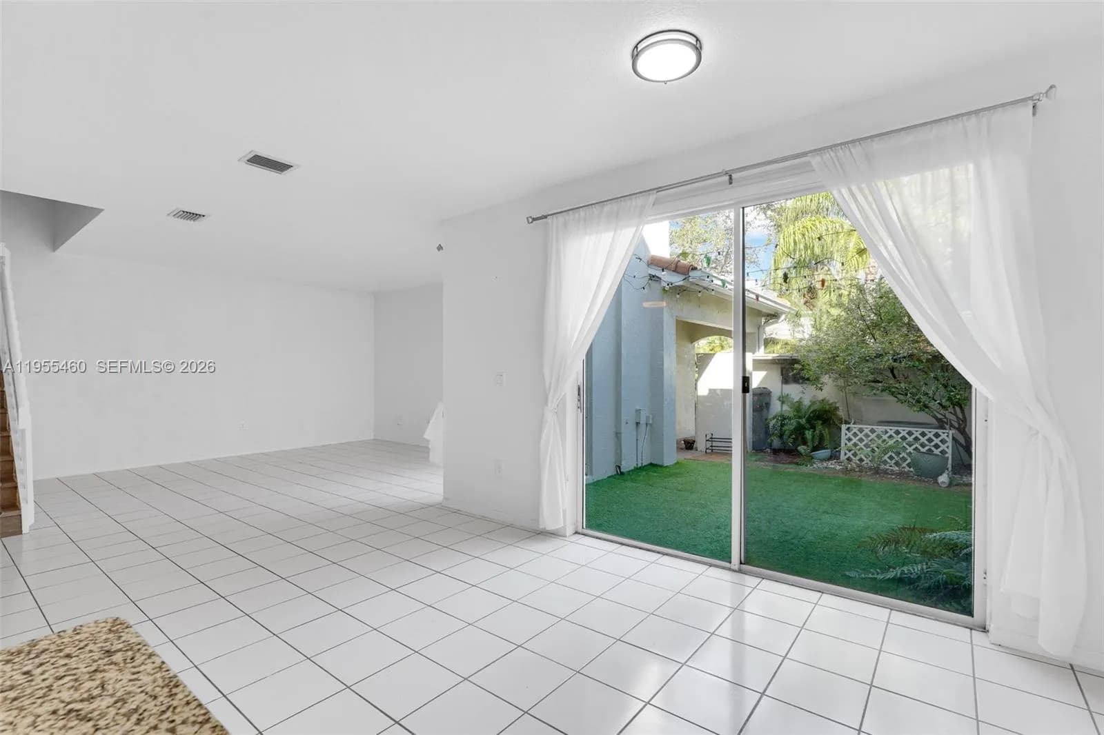 1120 Cliffrose St, Hollywood FL 33019