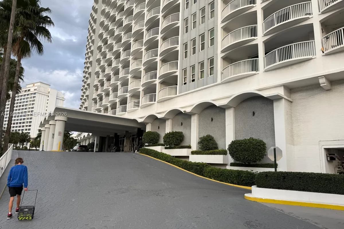 5401 Collins Ave # 107, Miami Beach FL 33140