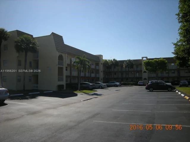 8325 Sunrise Lakes Blvd # 112, Sunrise FL 33322