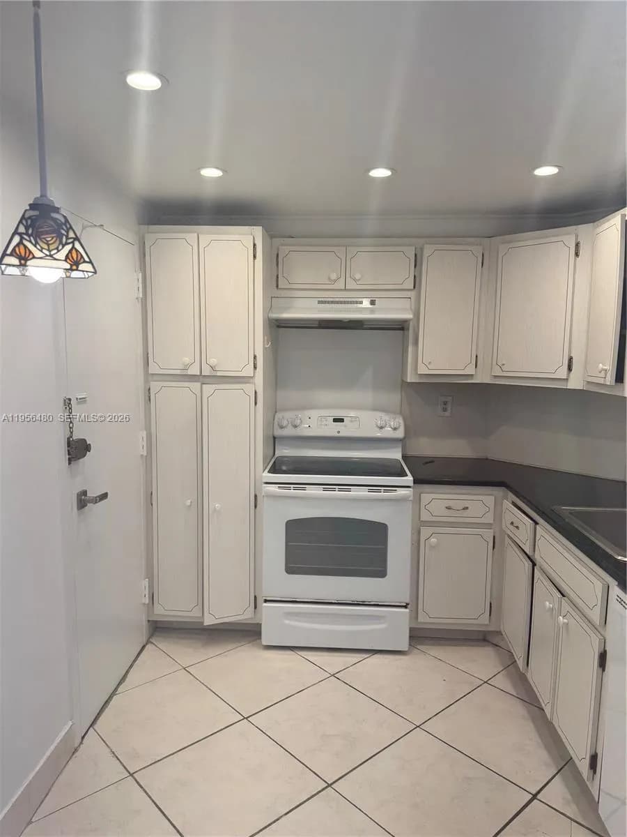 300 Bayview Dr # 501, Sunny Isles Beach FL 33160