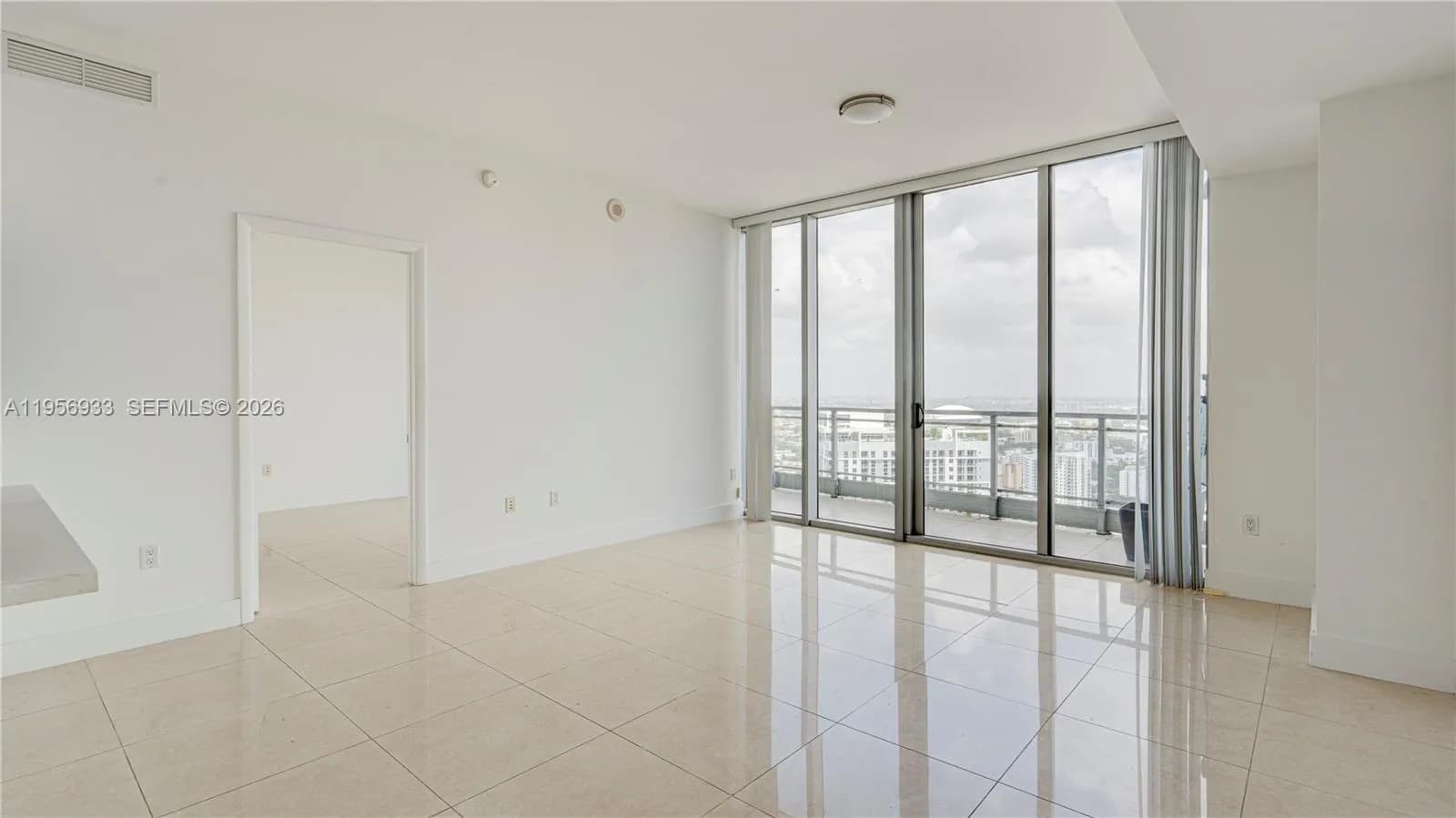 90 SW 3rd St # 10, Miami FL 33130