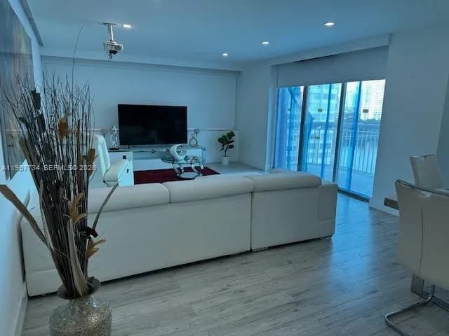 18041 Biscayne Blvd # 904, Aventura FL 33160