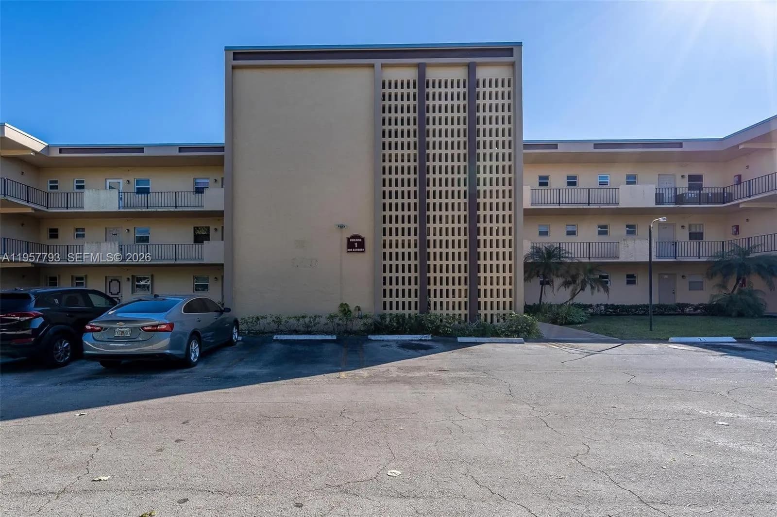 200 Ashbury Rd # 205, Hollywood FL 33024