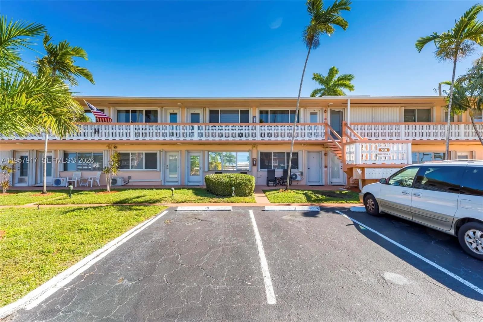 901 SW 11th Ave # 17H, Hallandale Beach FL 33009