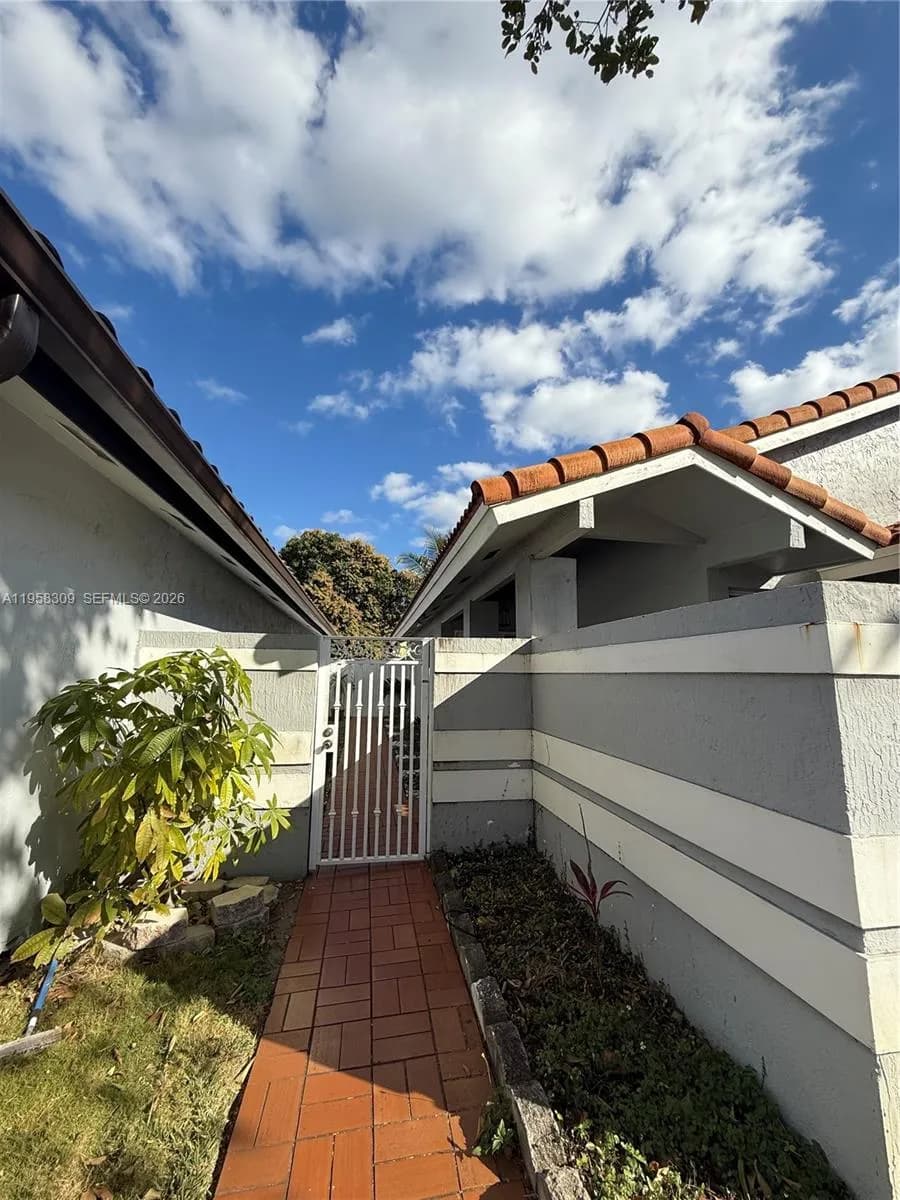 18237 NW 61st Pl, Hialeah FL 33015