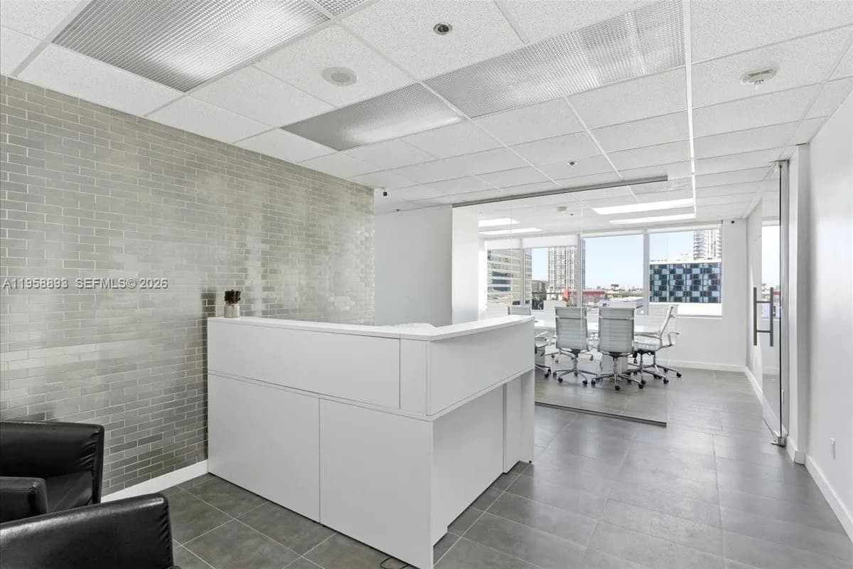 150 SE 2nd Ave # 904, Miami FL 33131