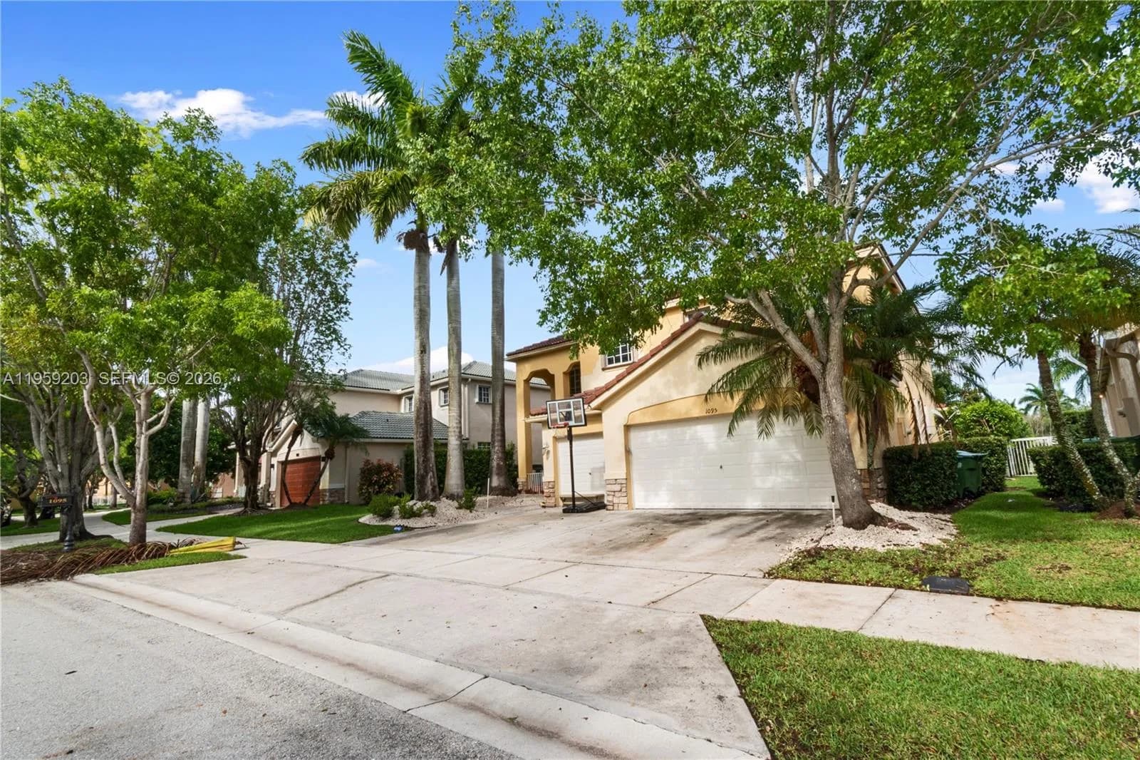 1095 Chenille Cir, Weston FL 33327
