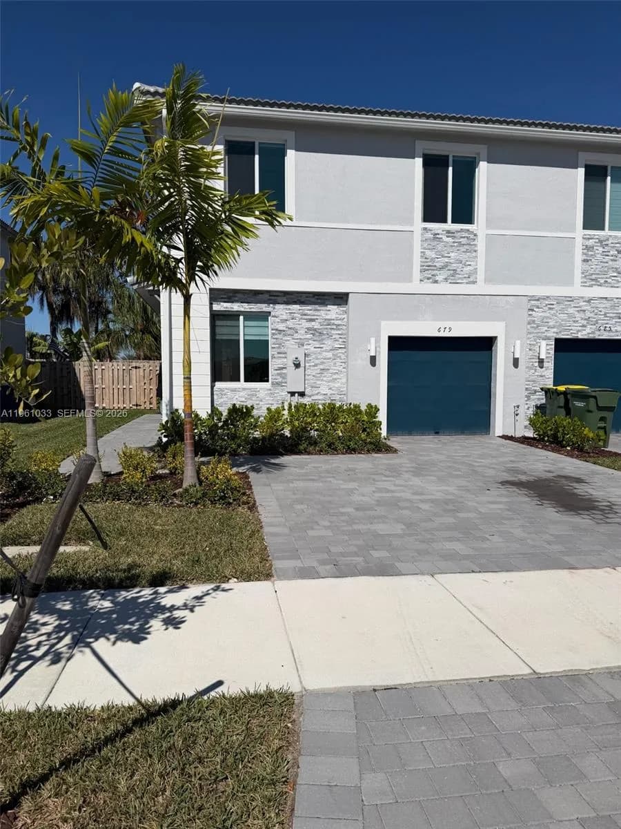 679 SE 13th St Cir, Homestead FL 33034