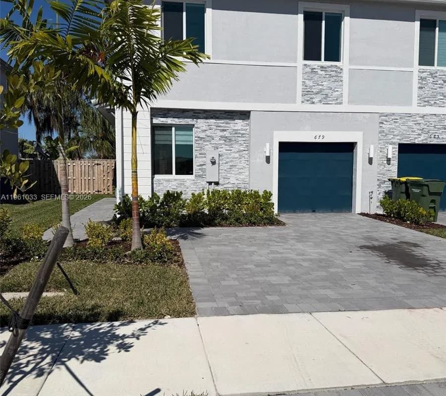 679 SE 13th St Cir, Homestead FL 33034