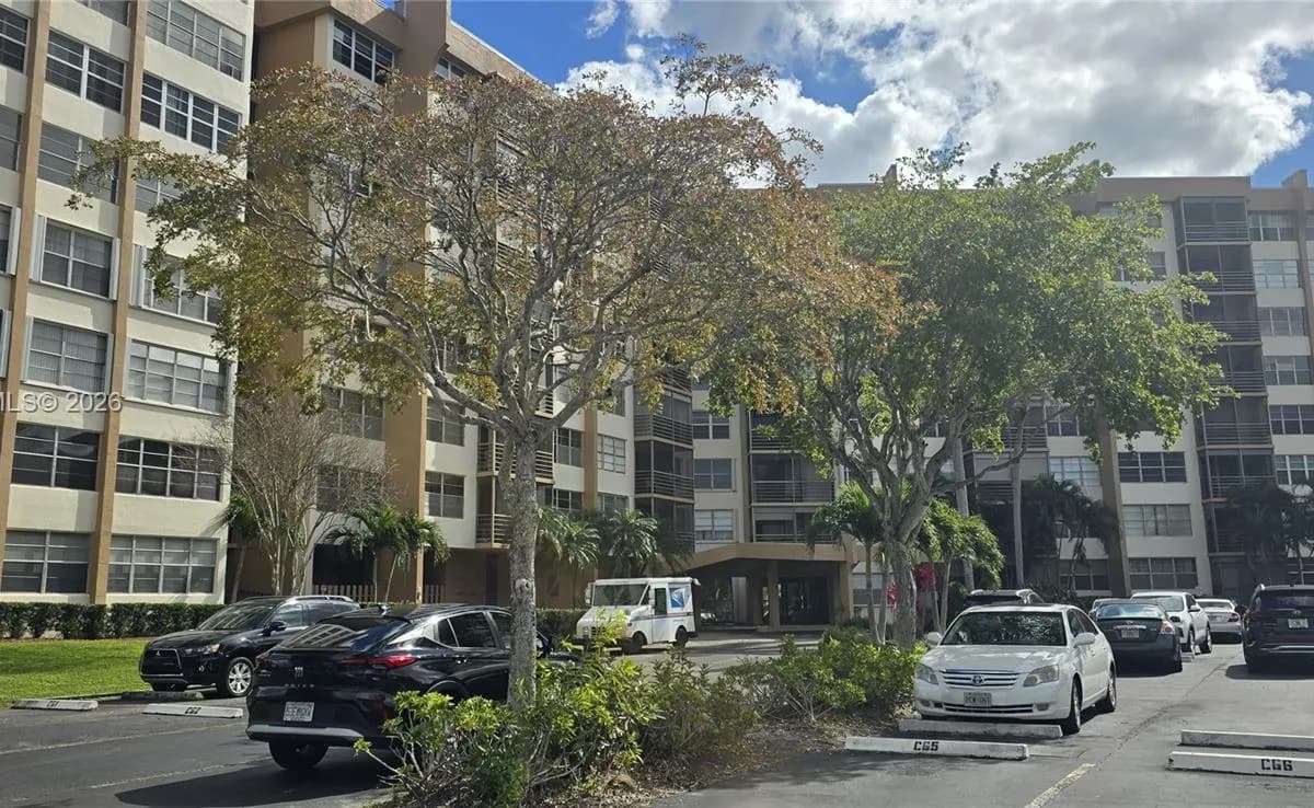 1200 Saint Charles Pl # 207, Pembroke Pines FL 33026