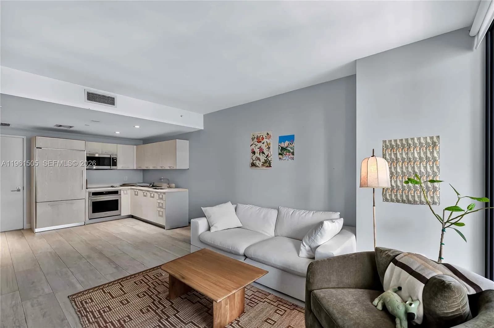 45 SW 9th St # 3807, Miami FL 33130