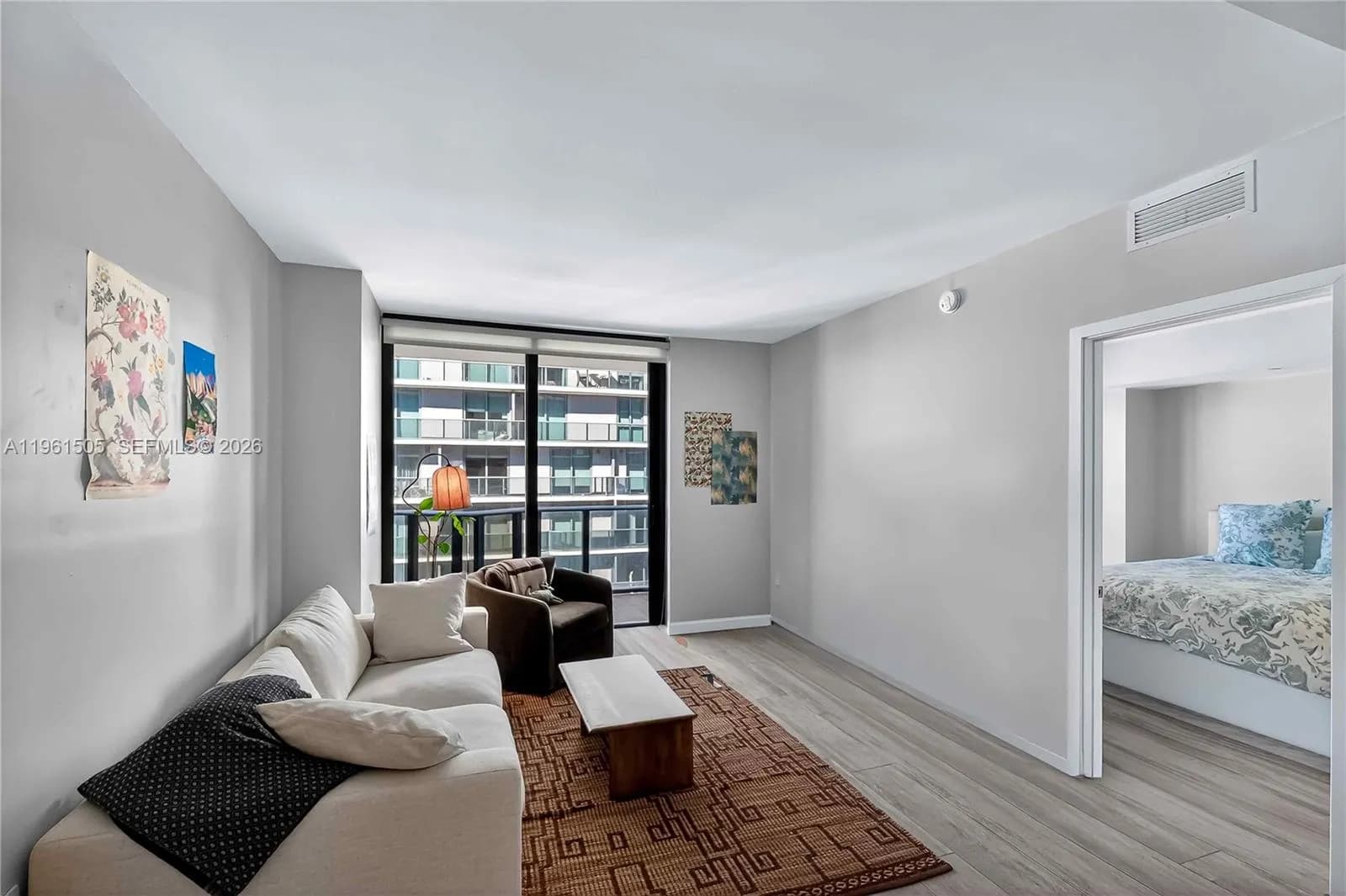 45 SW 9th St # 3807, Miami FL 33130