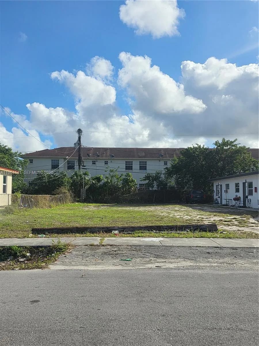10 Nw St, Hallandale Beach FL 33009