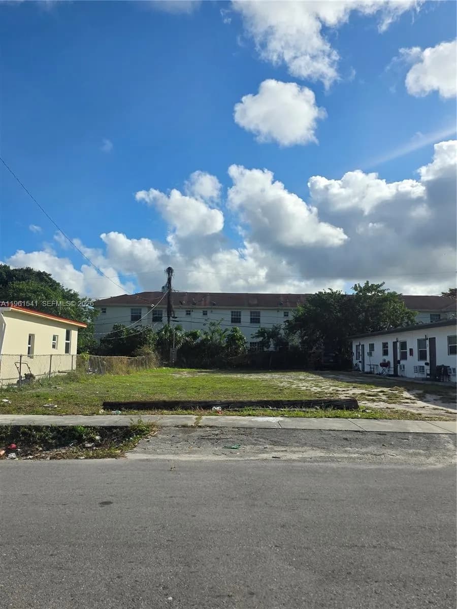 10 Nw St, Hallandale Beach FL 33009