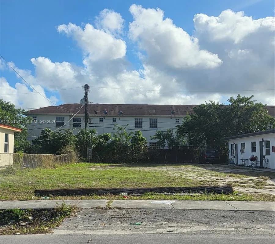 10 Nw St, Hallandale Beach FL 33009