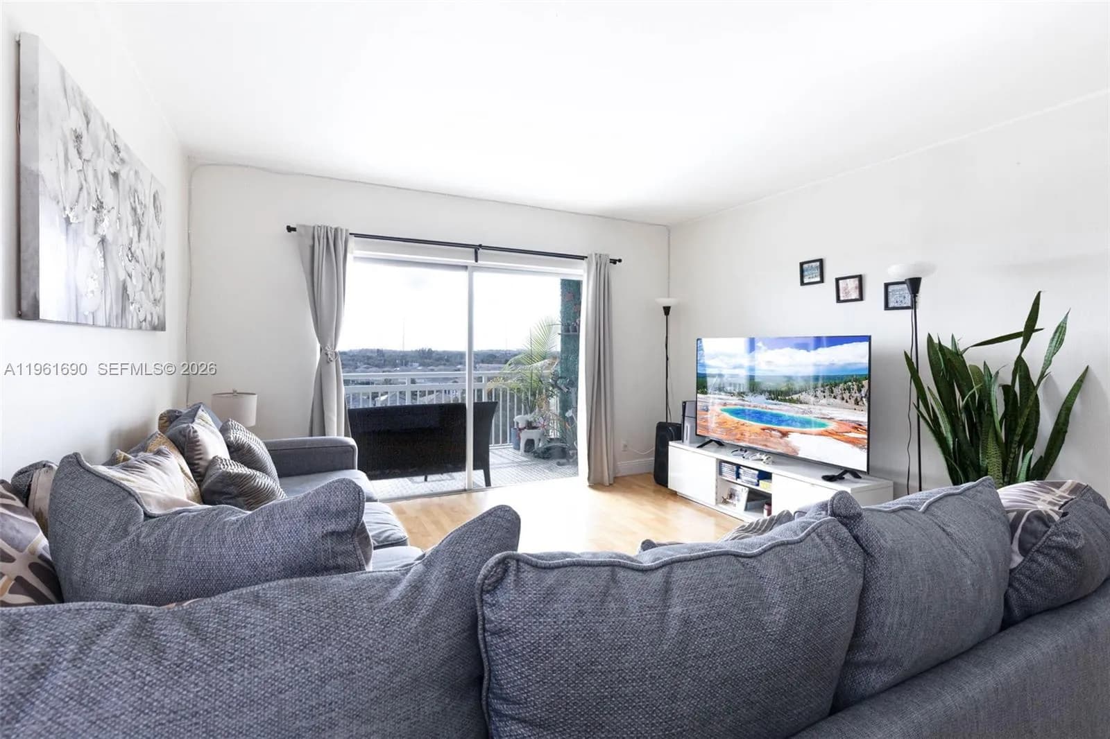 4400 Hillcrest Dr # 901B, Hollywood FL 33021