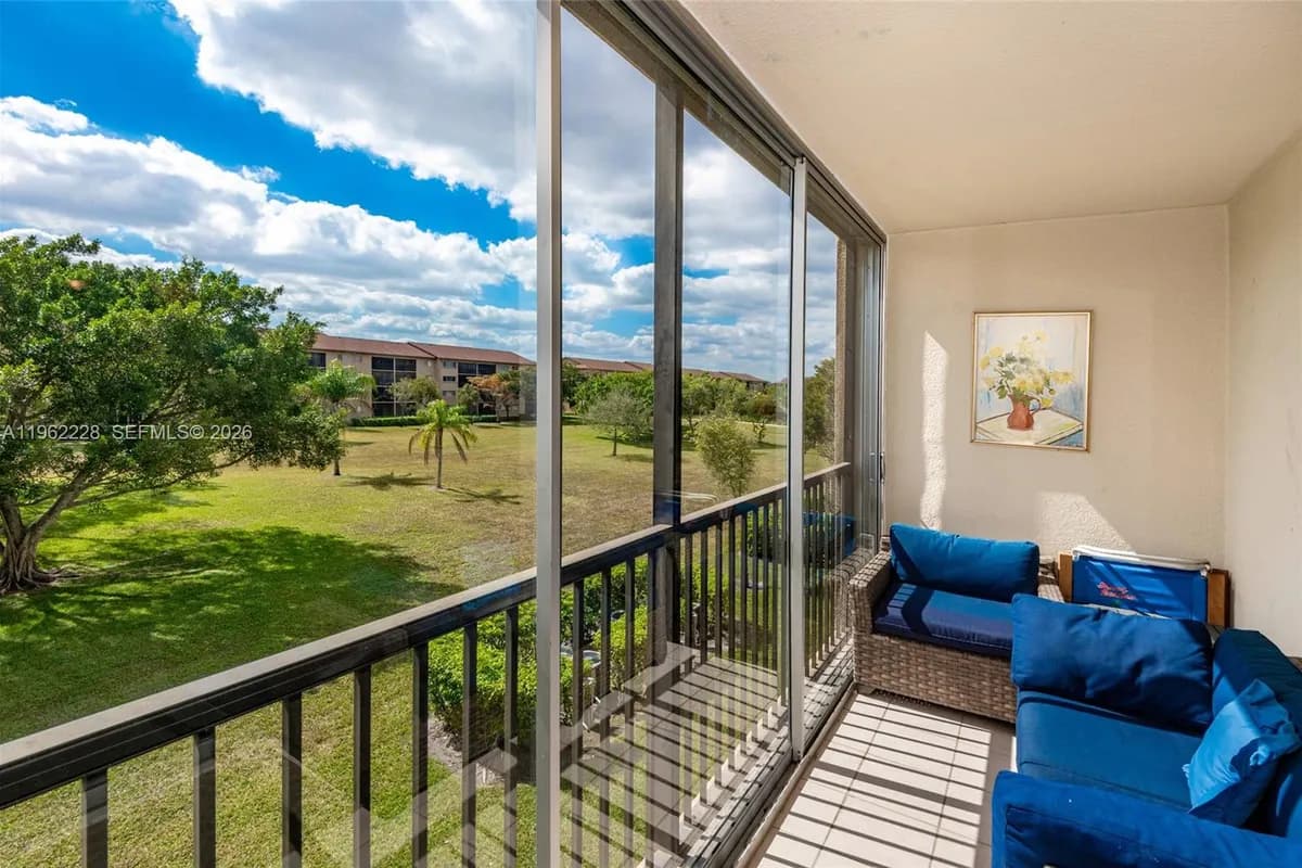 12550 SW 15th St # 302E, Pembroke Pines FL 33027