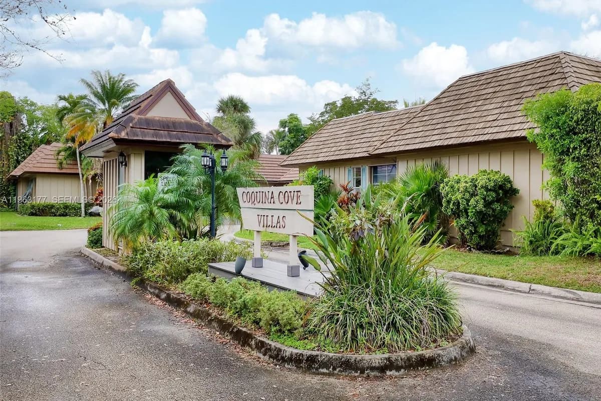 1901 Coquina Way, Coral Springs FL 33071