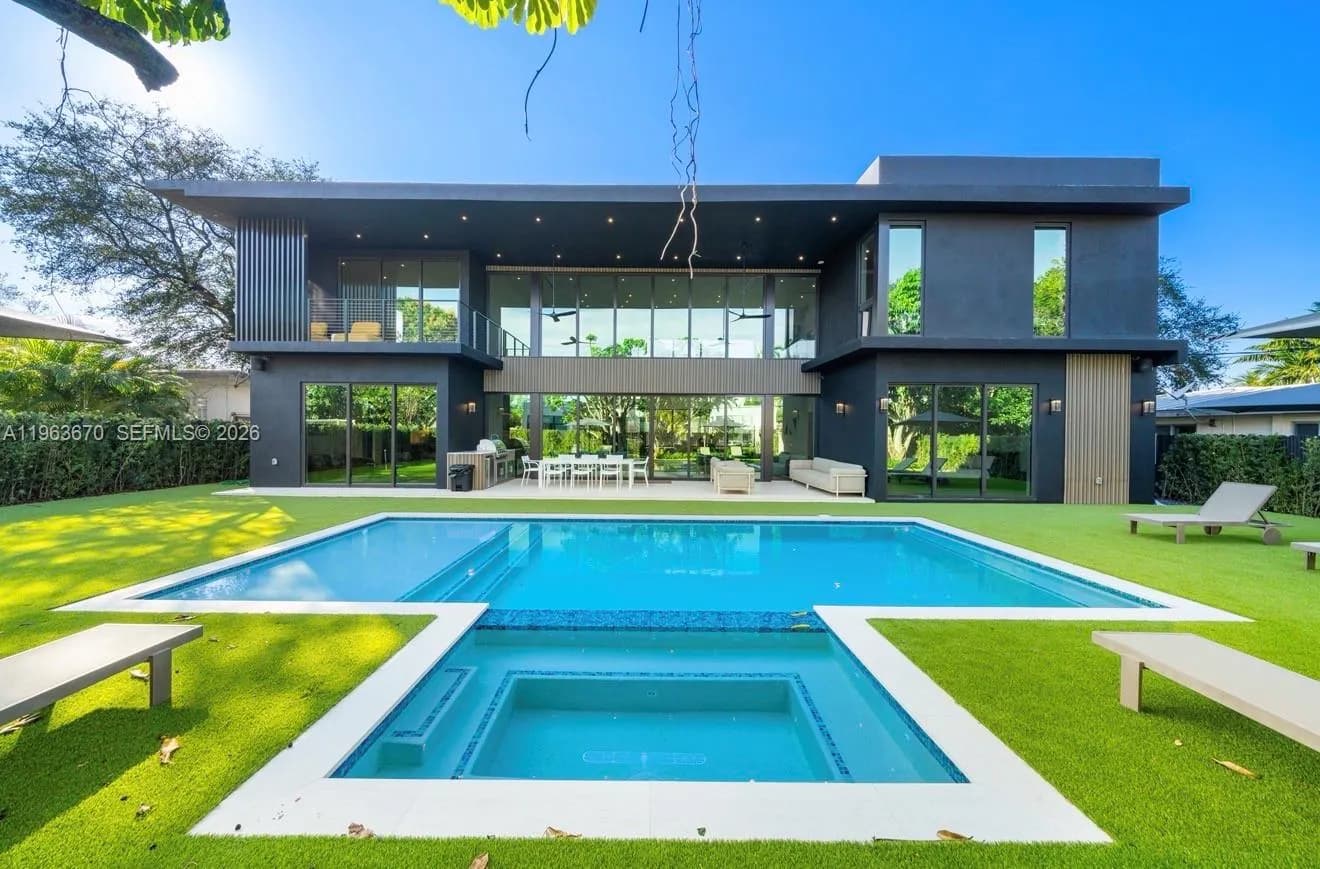 19701 NE 21st Ct, Miami FL 33179