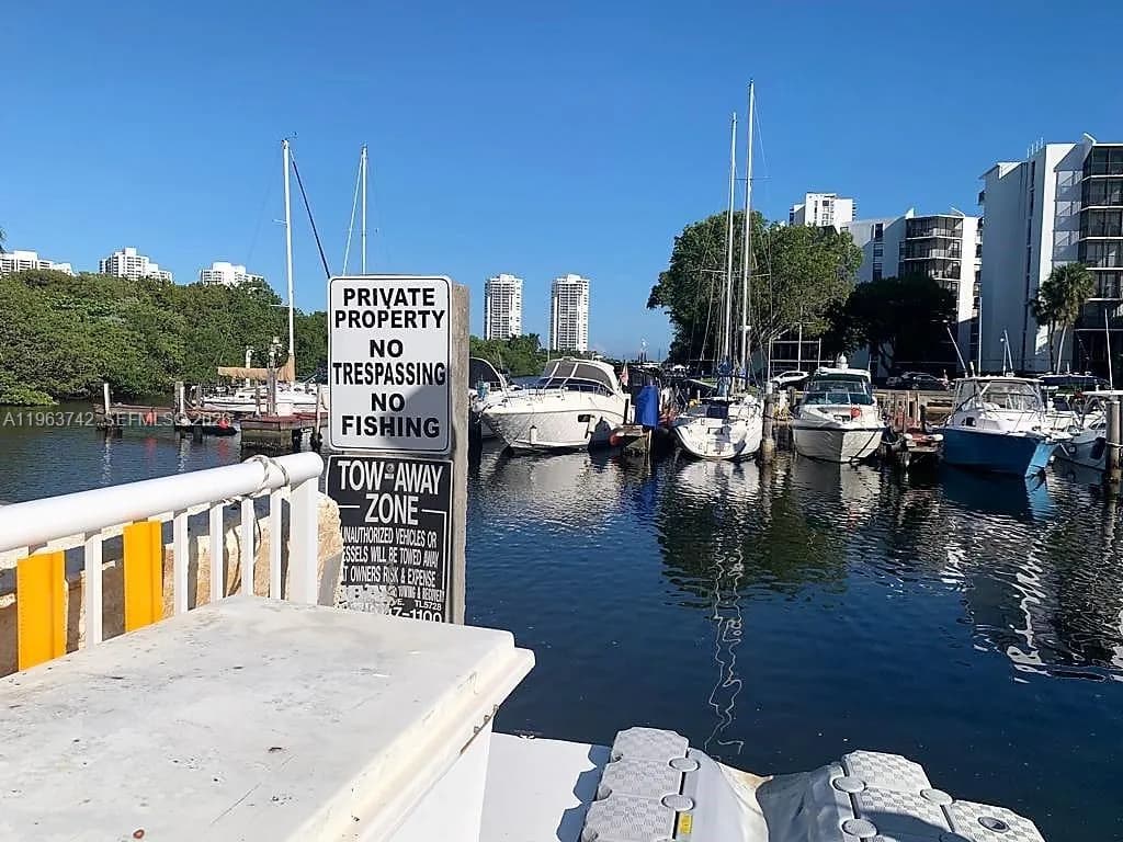 3375 N Country Club Dr Slip 5, Aventura FL 33180