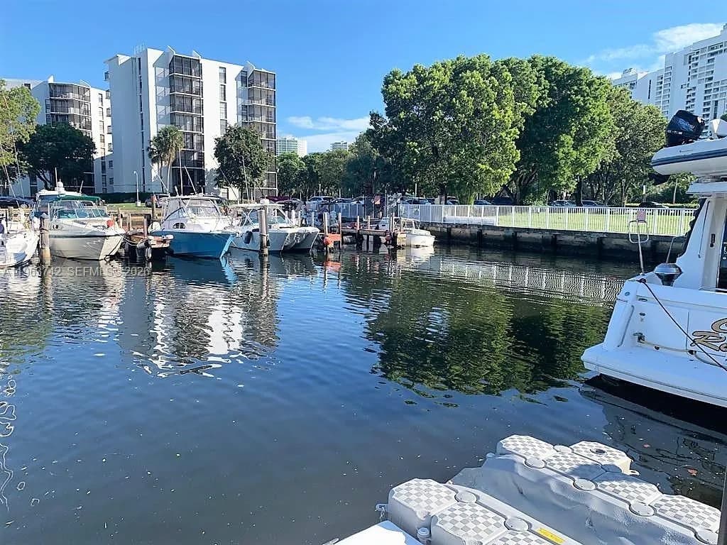 3375 N Country Club Dr Slip 5, Aventura FL 33180