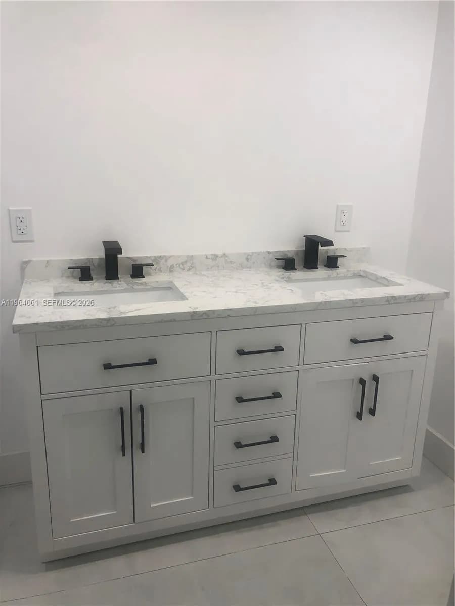 10185 Collins Ave # 209, Bal Harbour FL 33154