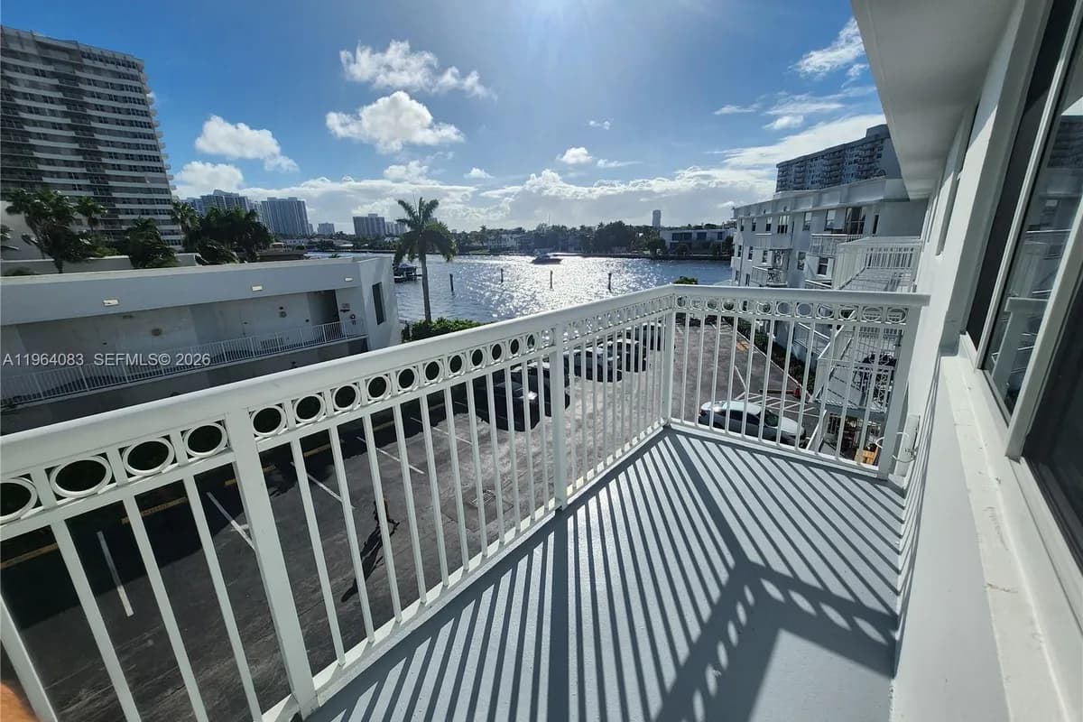 1913 S Ocean Dr # 423, Hallandale Beach FL 33009