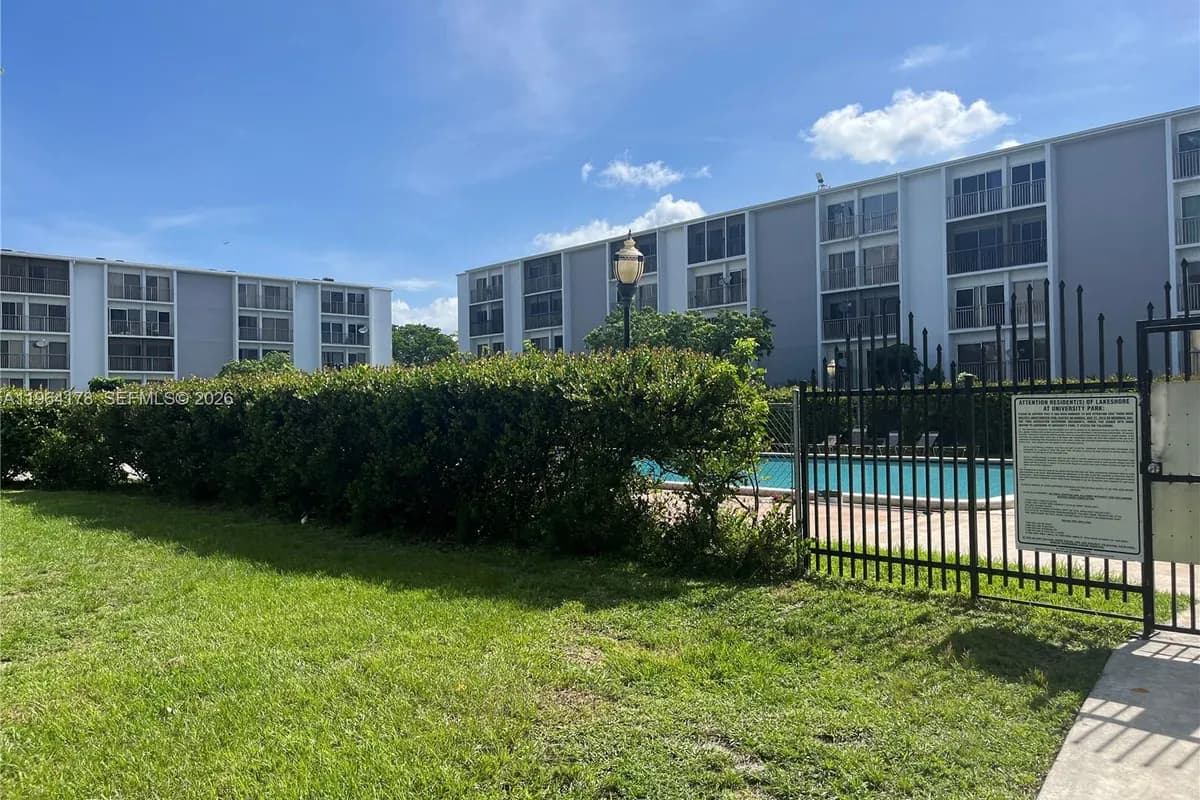 8730 N Sherman Cir # 302, Miramar FL 33025