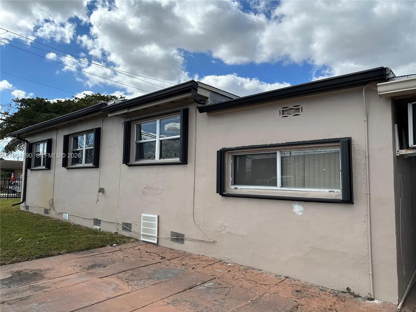 991 E 47th St, Hialeah FL 33013