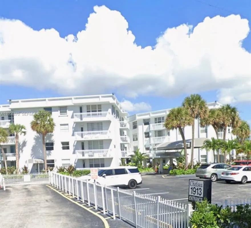 1913 S Ocean Dr # 109, Hallandale Beach FL 33009