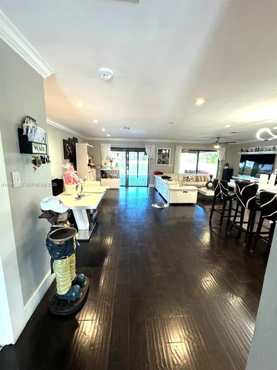 9189 NW 45th St, Sunrise FL 33351