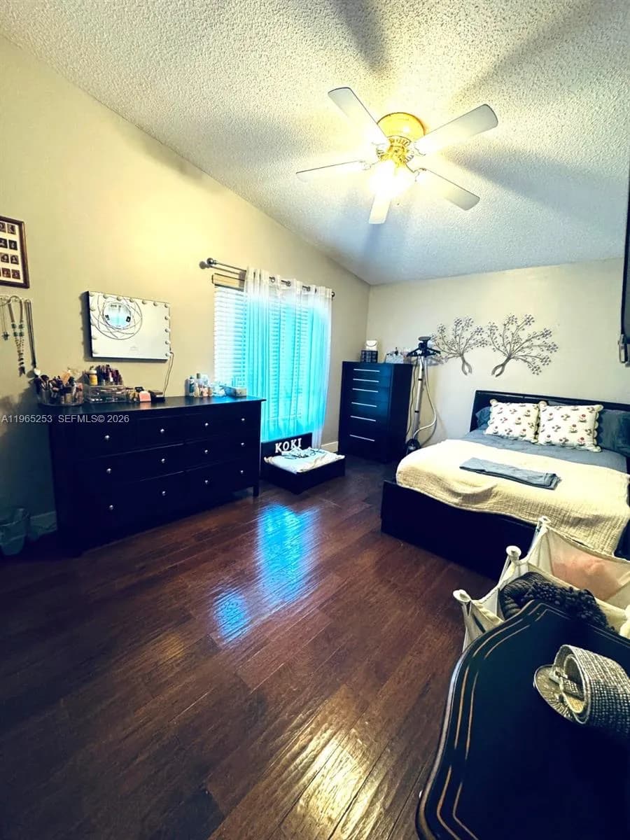 9189 NW 45th St, Sunrise FL 33351