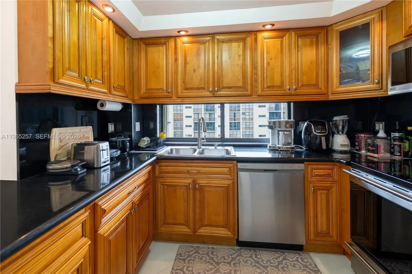 17011 N Bay Rd # 906, Sunny Isles Beach FL 33160