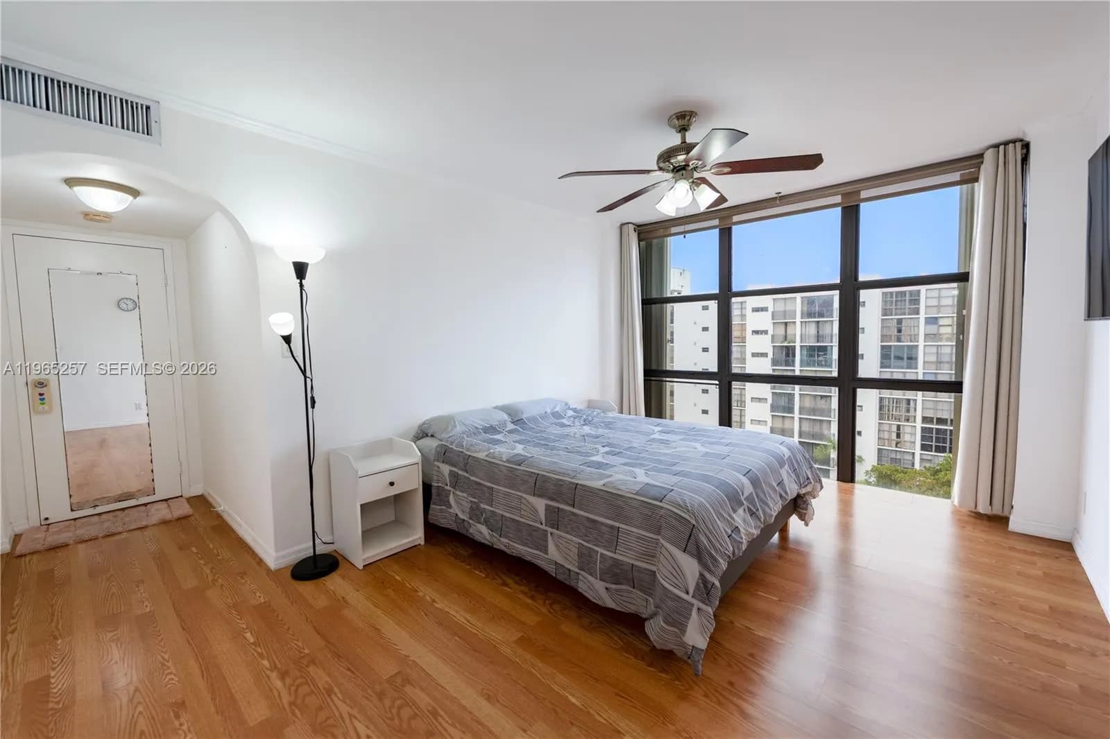 17011 N Bay Rd # 906, Sunny Isles Beach FL 33160