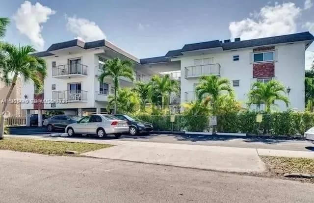 1840 Dewey St # 103, Hollywood FL 33020