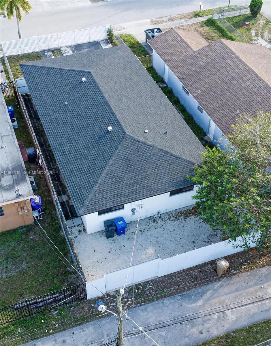 2221 Charleston St, Hollywood FL 33020