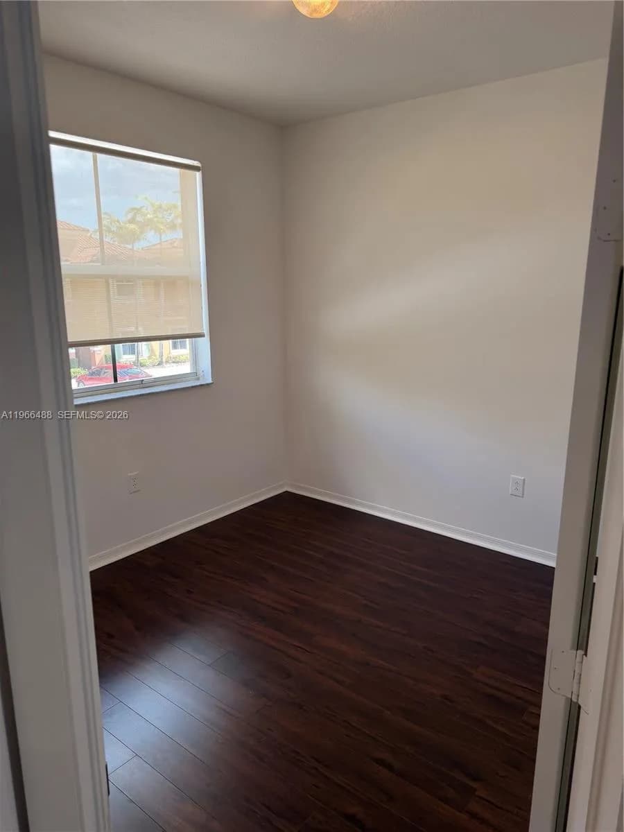 906 SW 143rd ave, Pembroke Pines FL 33027