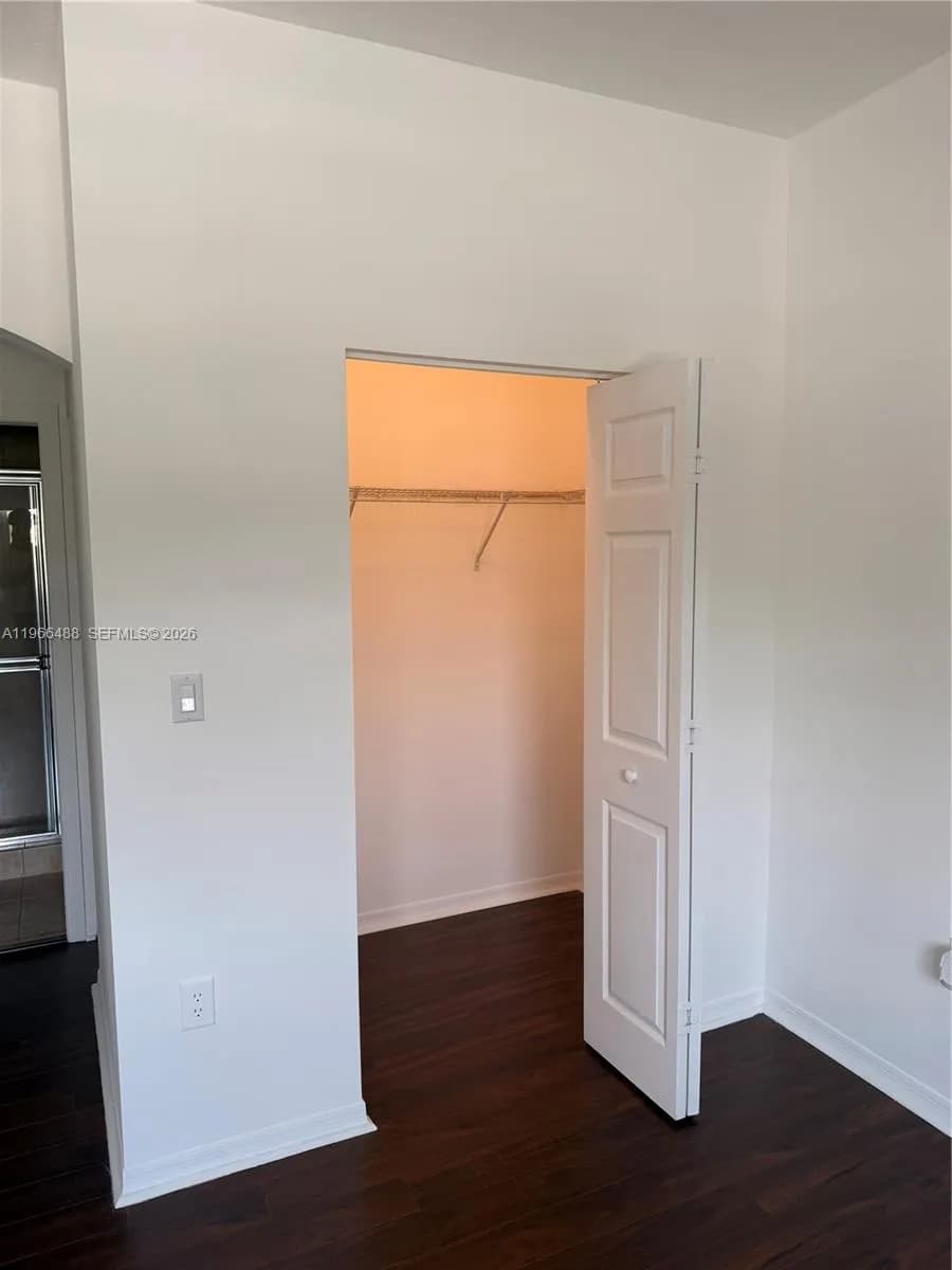 906 SW 143rd ave, Pembroke Pines FL 33027