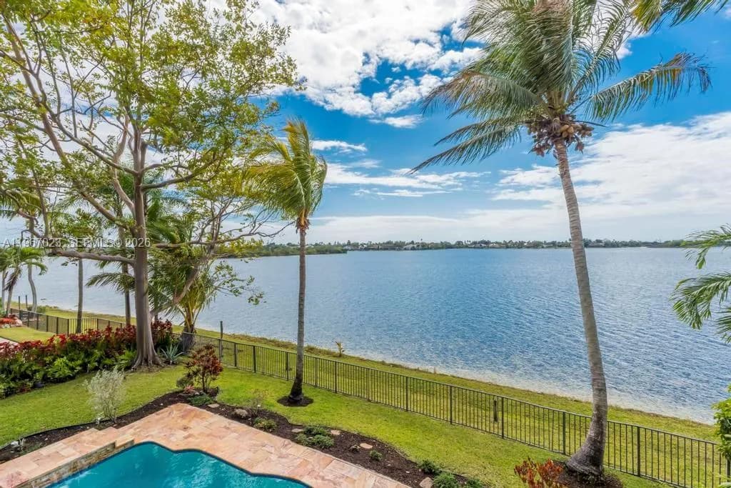 18122 NW 15th Ct, Pembroke Pines FL 33029