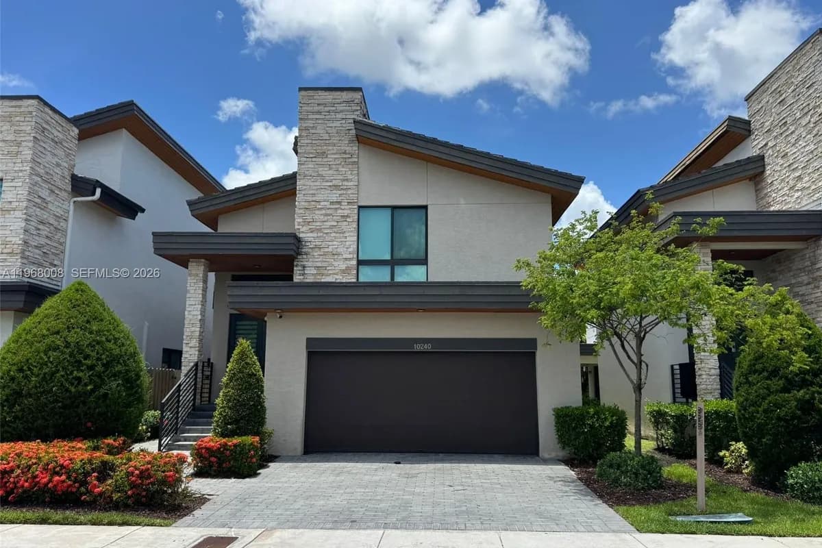 10240 NW 76th Ter, Doral FL 33178