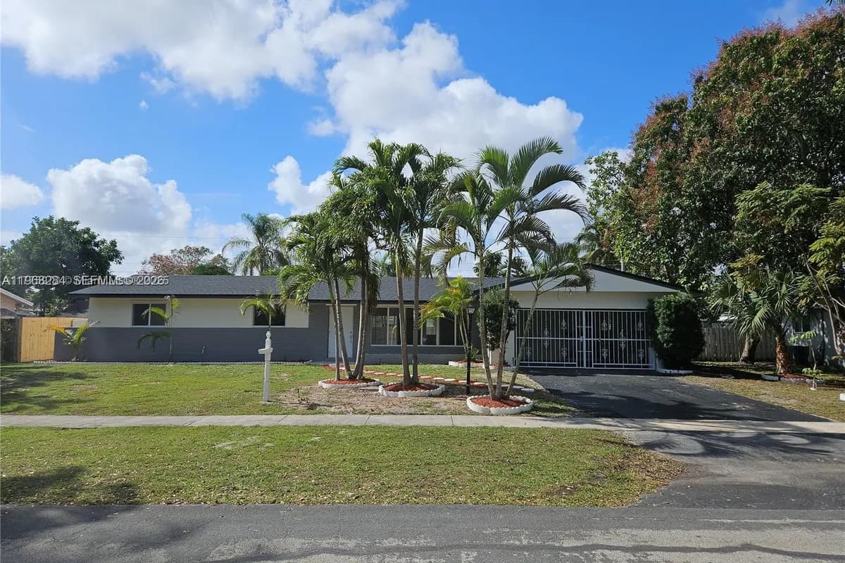 221 SW 53rd Ave, Plantation FL 33317
