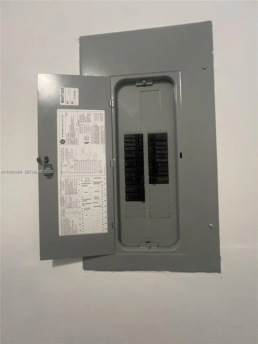 1330 SW 6th Ter, Deerfield Beach FL 33441