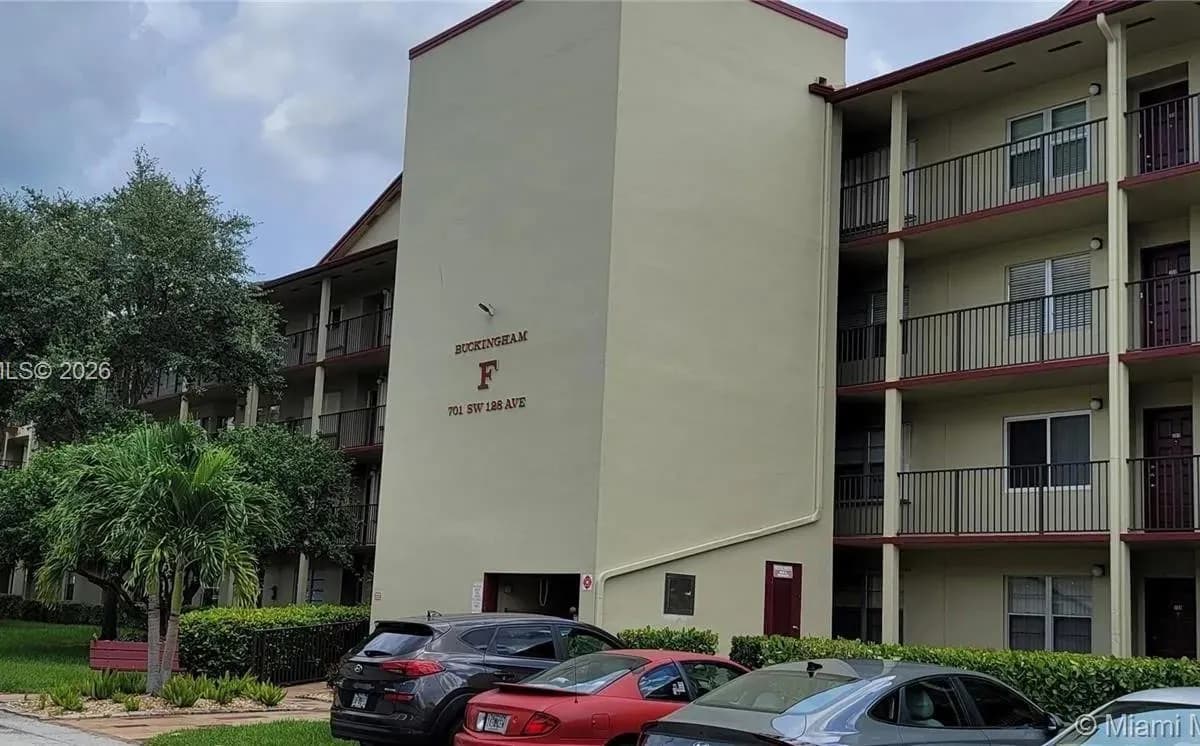 701 SW 128th Ave # 401F, Pembroke Pines FL 33027