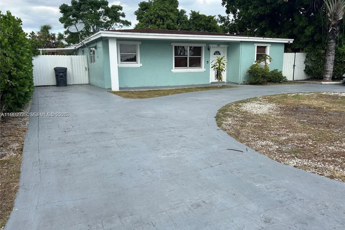 6241 Fletcher St, Hollywood FL 33023