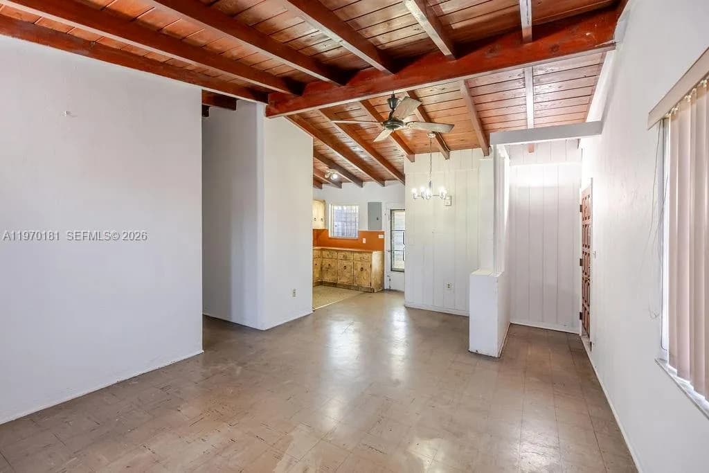 670 SE 1st St, Hialeah FL 33010