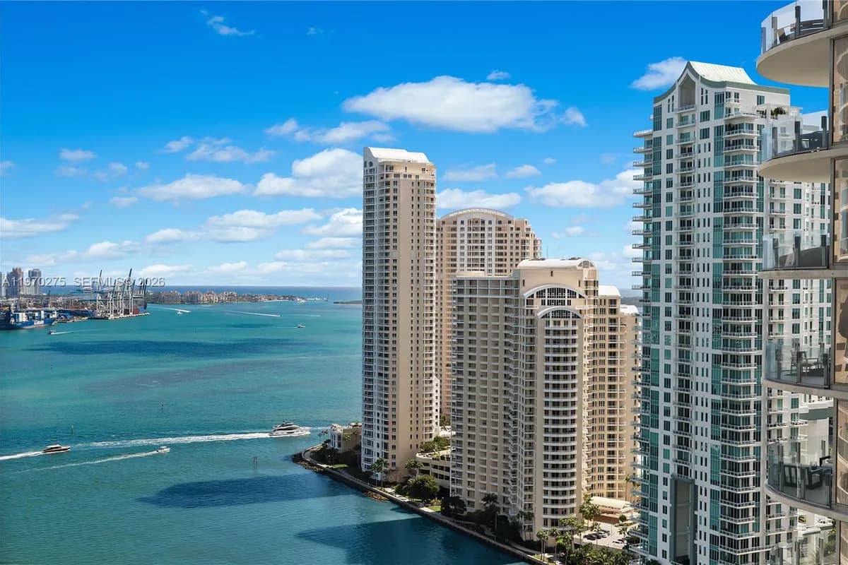 300 S Biscayne Blvd # 2602, Miami FL 33131