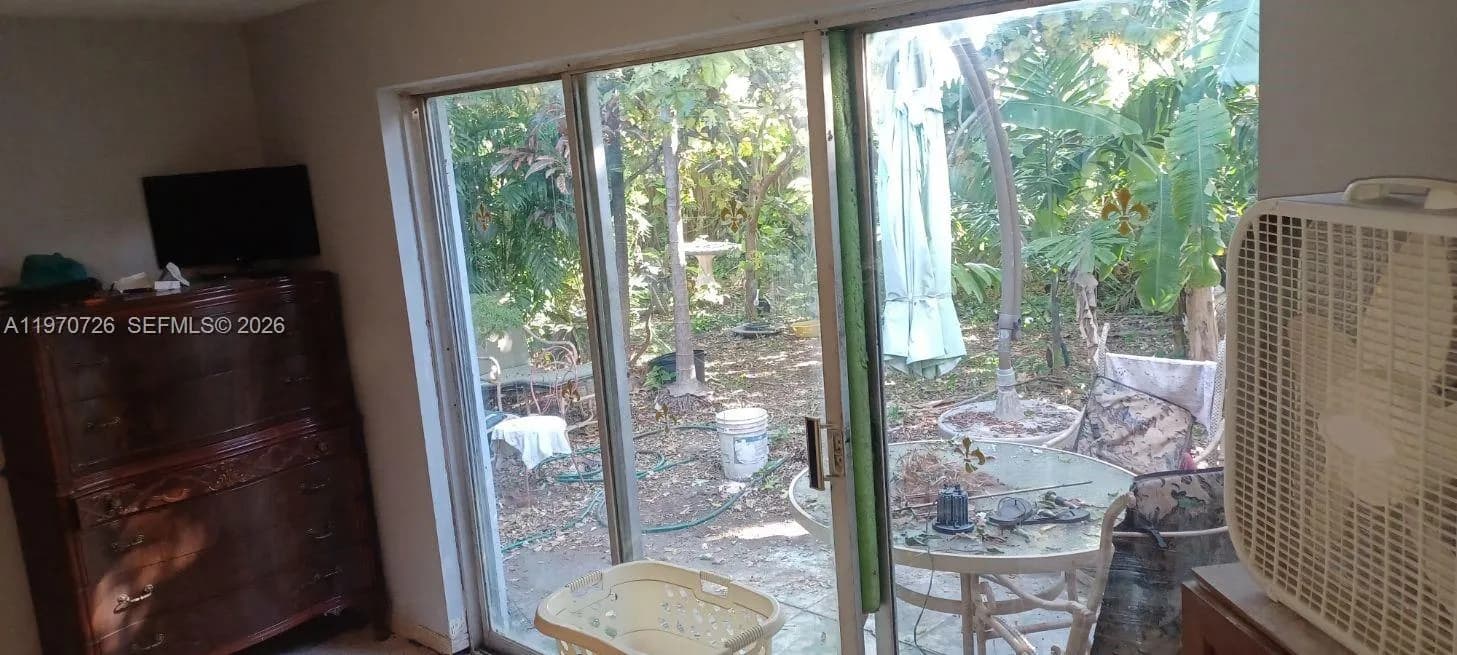 2215 Wiley St, Hollywood FL 33020